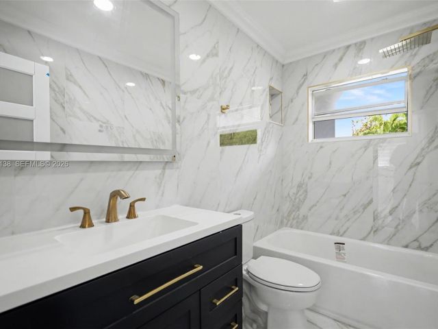 Продажа дома по адресу 317 NW 27th St - фото 7240916