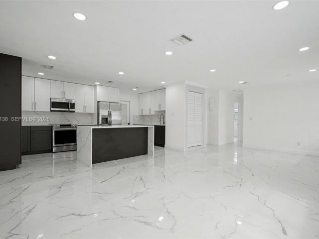 Продажа дома по адресу 317 NW 27th St - фото 7240920