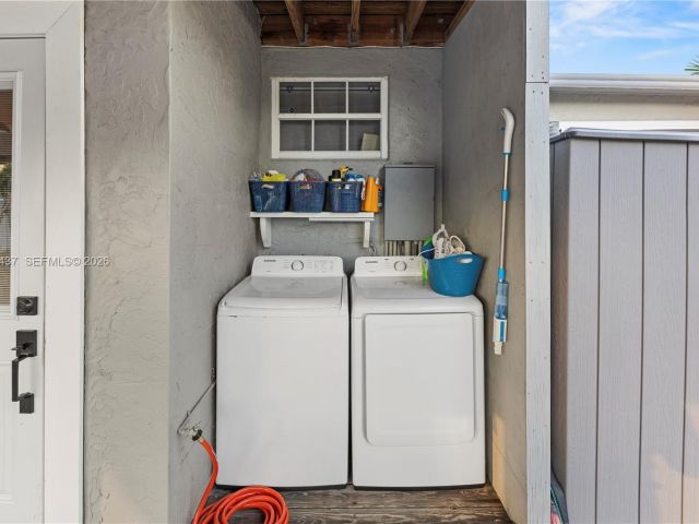 Продажа дома по адресу 117 SW 6th St - фото 7137575