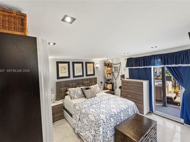 Продажа дома по адресу 117 SW 6th St - фото 7137579