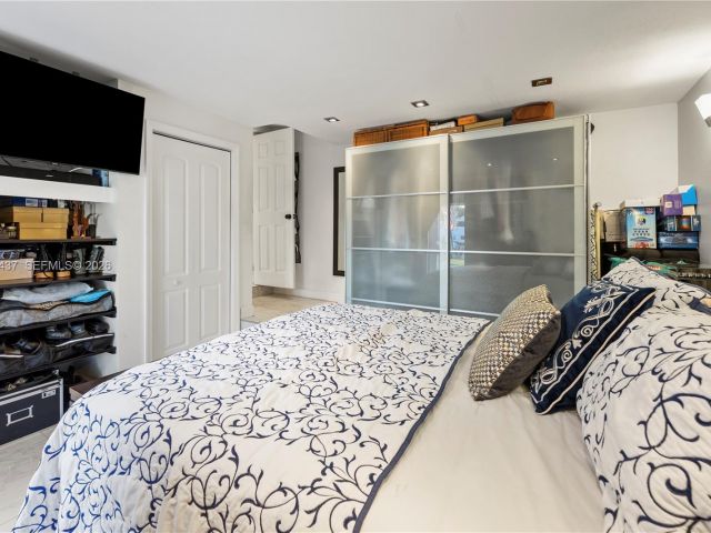 Продажа дома по адресу 117 SW 6th St - фото 7137581