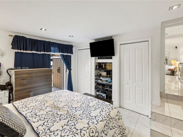 Продажа дома по адресу 117 SW 6th St - фото 7137582