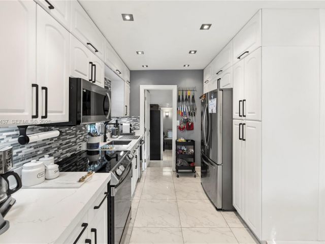 Продажа дома по адресу 117 SW 6th St - фото 7137583