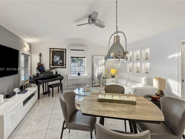 Продажа дома по адресу 117 SW 6th St - фото 7137585