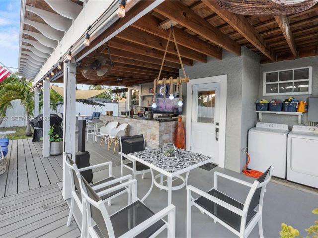 Продажа дома по адресу 117 SW 6th St - фото 7137588