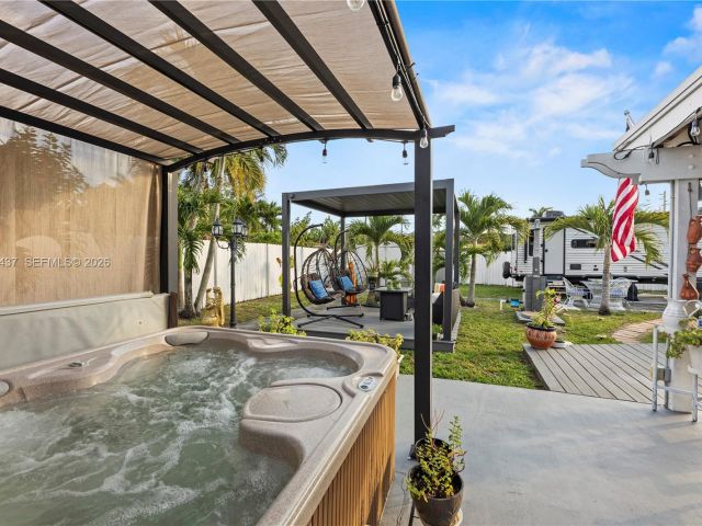 Продажа дома по адресу 117 SW 6th St - фото 7137589