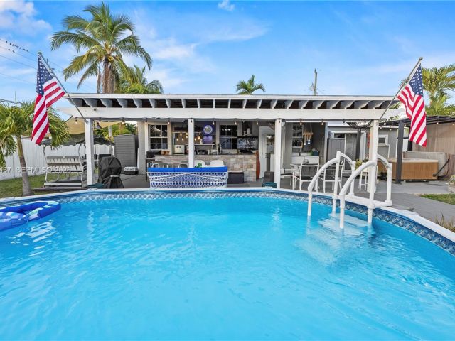 Продажа дома по адресу 117 SW 6th St - фото 7137591