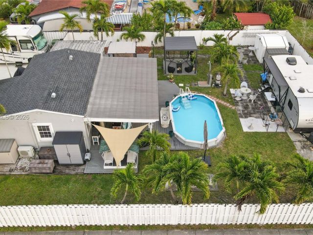 Продажа дома по адресу 117 SW 6th St - фото 7137592