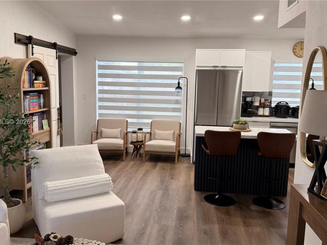 Дом в аренду по адресу 1108 SW 22nd Ter 0 - фото 7515621