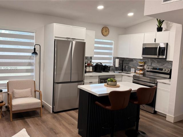 Дом в аренду по адресу 1108 SW 22nd Ter 0 - фото 7515623