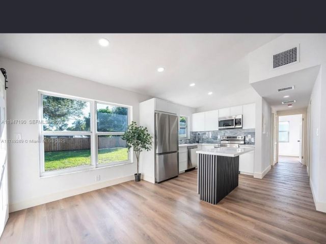 Дом в аренду по адресу 1108 SW 22nd Ter 0 - фото 7515625