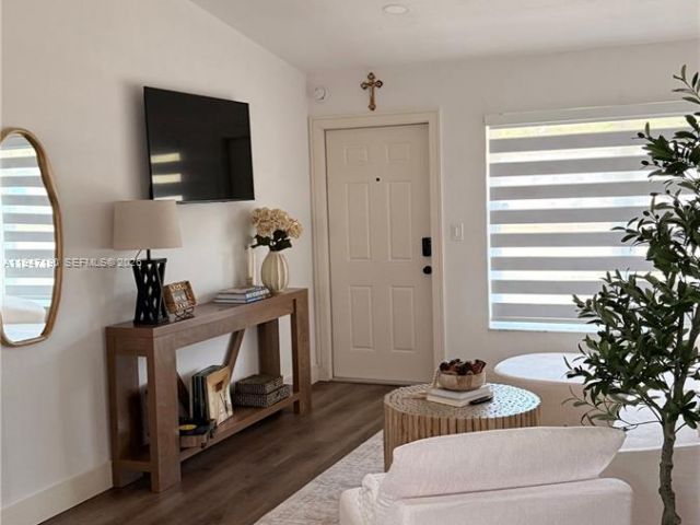 Дом в аренду по адресу 1108 SW 22nd Ter 0 - фото 7515627