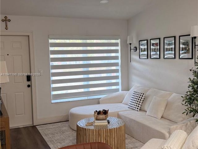 Дом в аренду по адресу 1108 SW 22nd Ter 0 - фото 7515629