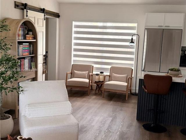 Дом в аренду по адресу 1108 SW 22nd Ter 0 - фото 7515631