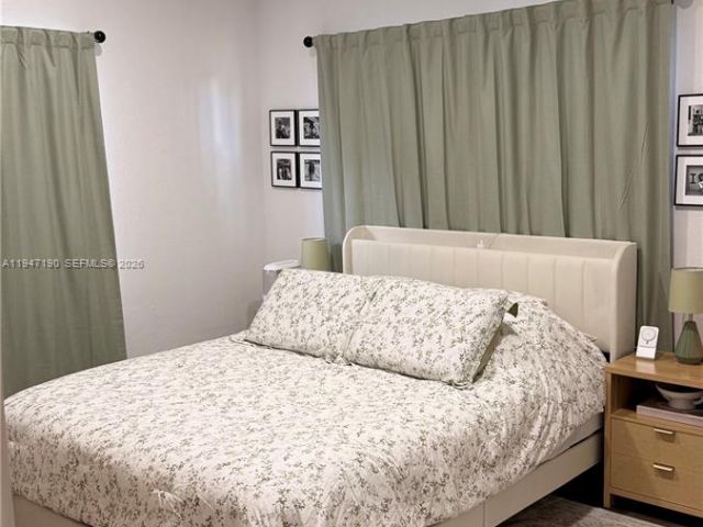 Дом в аренду по адресу 1108 SW 22nd Ter 0 - фото 7515635