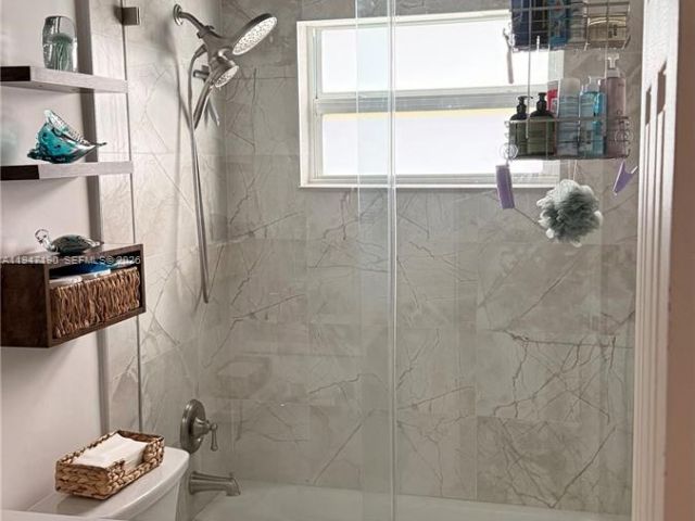 Дом в аренду по адресу 1108 SW 22nd Ter 0 - фото 7515643