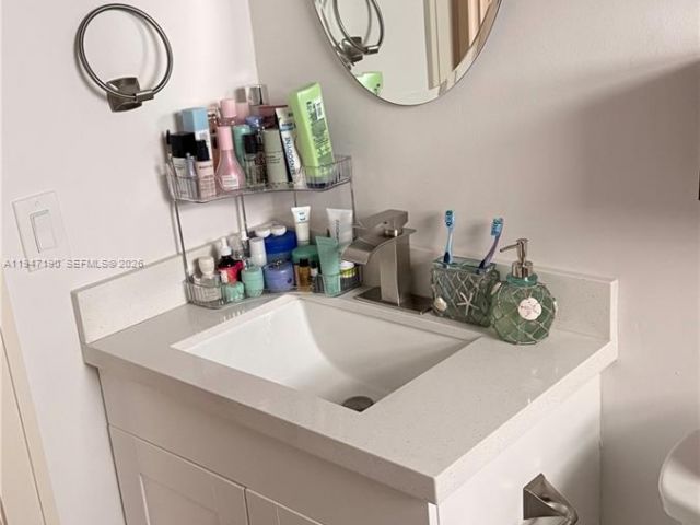 Дом в аренду по адресу 1108 SW 22nd Ter 0 - фото 7515645