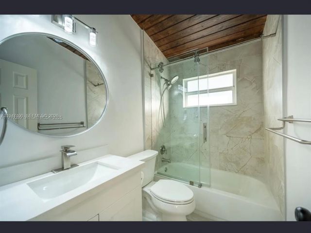 Дом в аренду по адресу 1108 SW 22nd Ter 0 - фото 7515647