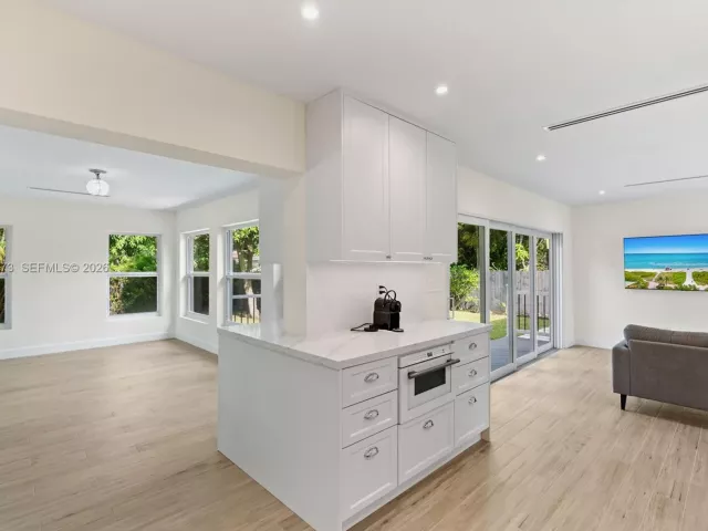 Дом в аренду по адресу 251 NE 44th St 251 - фото 7144668