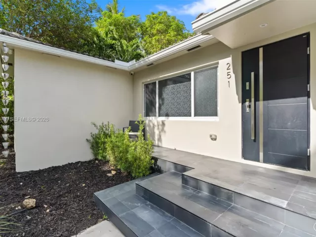 Дом в аренду по адресу 251 NE 44th St 251 - фото 7144674