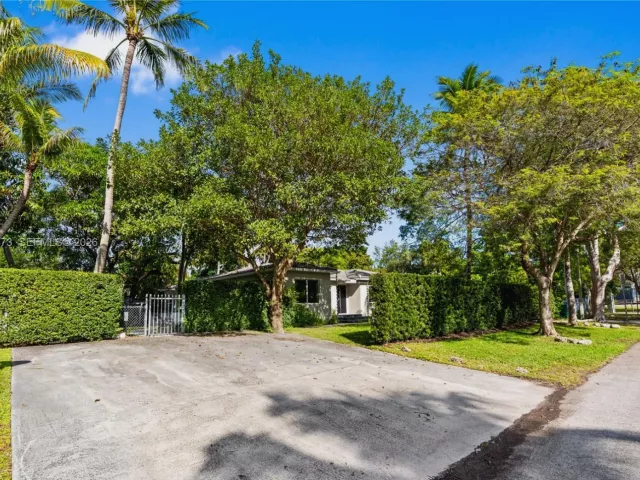 Дом в аренду по адресу 251 NE 44th St 251 - фото 7144675