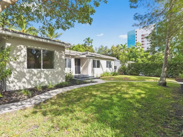 Дом в аренду по адресу 251 NE 44th St 251 - фото 7144677