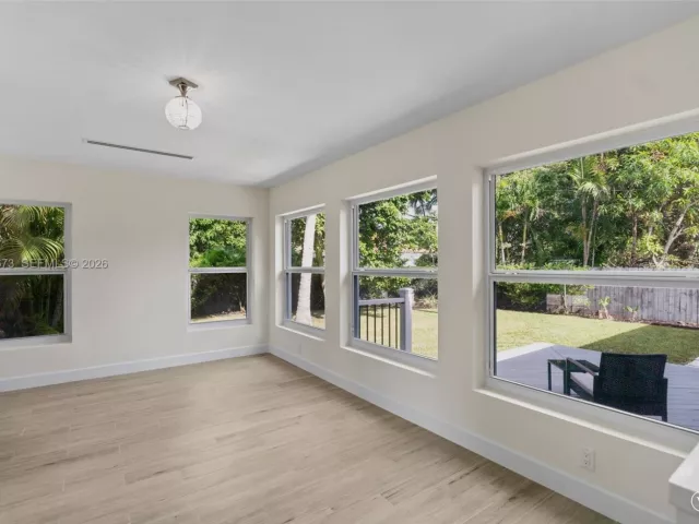 Дом в аренду по адресу 251 NE 44th St 251 - фото 7144662