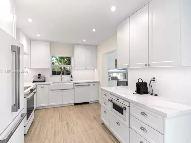 Дом в аренду по адресу 251 NE 44th St 251 - фото 7144664