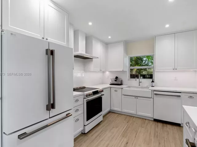 Дом в аренду по адресу 251 NE 44th St 251 - фото 7144665