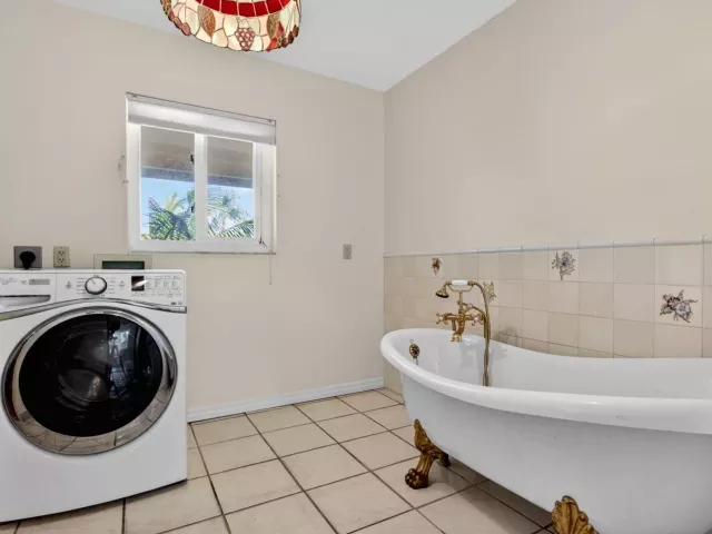Продажа дома по адресу 2580 SE 5th Court - фото 9357102