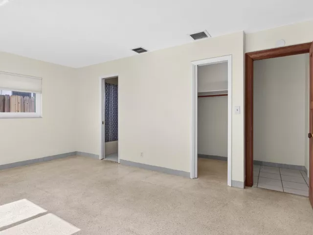 Продажа дома по адресу 2580 SE 5th Court - фото 9357109