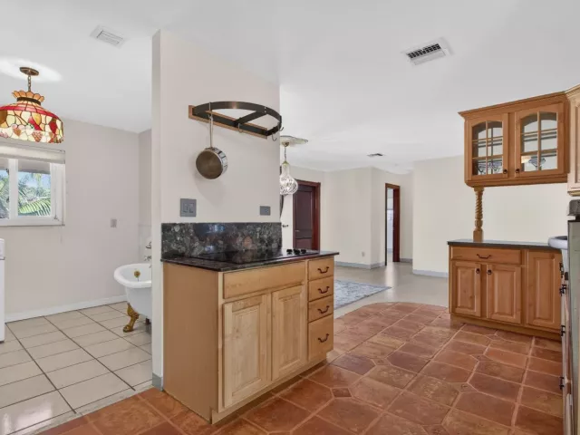 Продажа дома по адресу 2580 SE 5th Court - фото 9357111