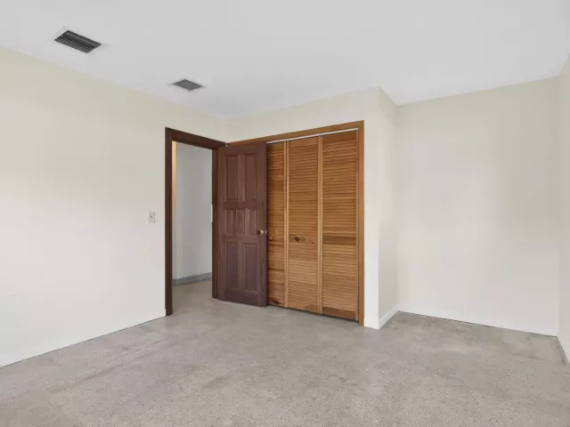 Продажа дома по адресу 2580 SE 5th Court - фото 9357118