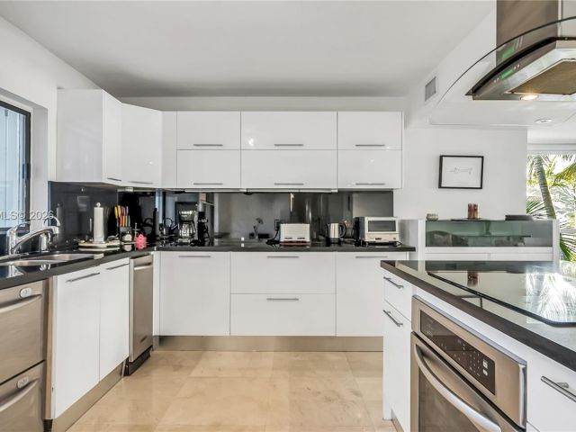 Дом в аренду по адресу 10090 Bay Harbor Ter 10090 - фото 7149378