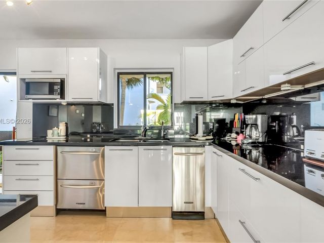 Дом в аренду по адресу 10090 Bay Harbor Ter 10090 - фото 7149392