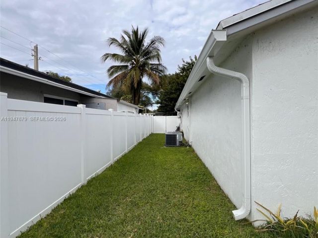 Продажа дома по адресу 747 SW 6th St - фото 7240531