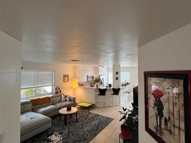 Продажа дома по адресу 747 SW 6th St - фото 7240533