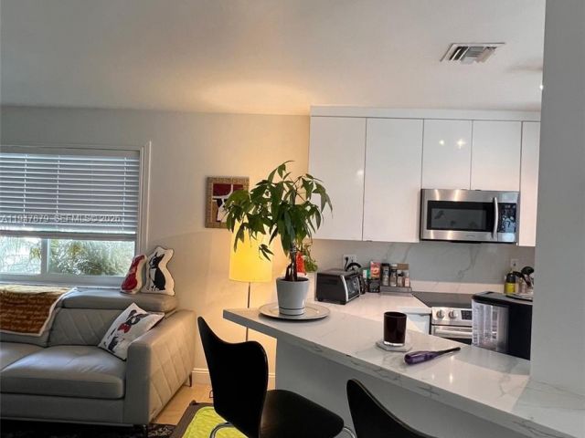 Продажа дома по адресу 747 SW 6th St - фото 7240535