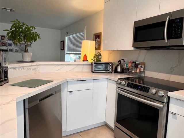 Продажа дома по адресу 747 SW 6th St - фото 7240536