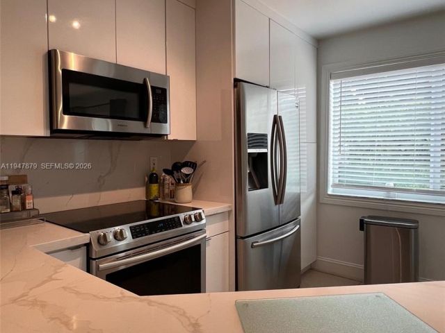 Продажа дома по адресу 747 SW 6th St - фото 7240537