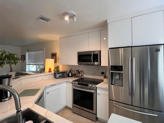 Продажа дома по адресу 747 SW 6th St - фото 7240538