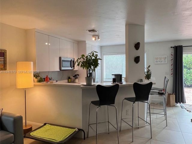 Продажа дома по адресу 747 SW 6th St - фото 7240539