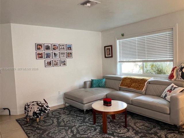 Продажа дома по адресу 747 SW 6th St - фото 7240540