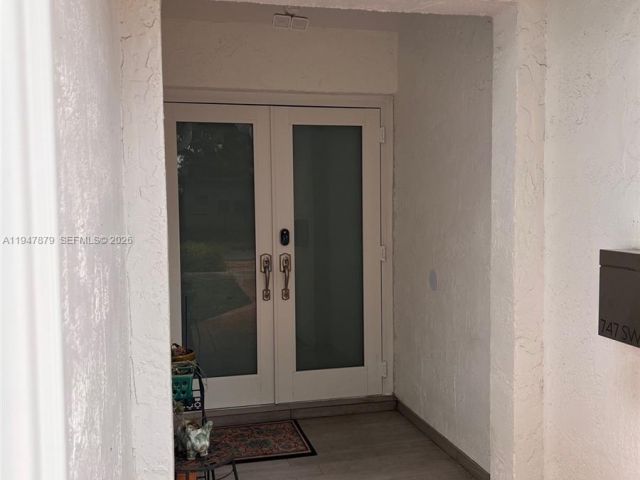 Продажа дома по адресу 747 SW 6th St - фото 7240544