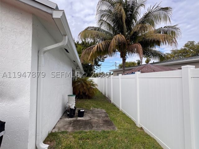 Продажа дома по адресу 747 SW 6th St - фото 8584039