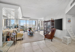 Квартира #8L