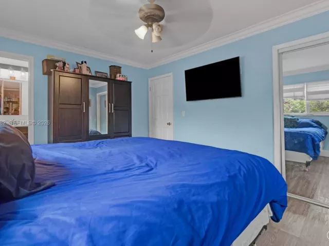 Продажа дома по адресу 131 SE 11th St - фото 7156333