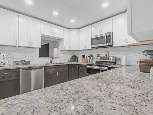 Продажа дома по адресу 131 SE 11th St - фото 7156337