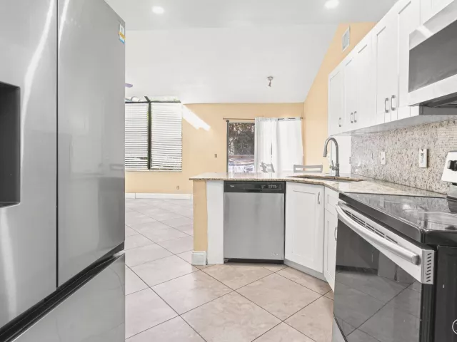 Продажа дома по адресу 4134 NW 2nd Lane - фото 9362980