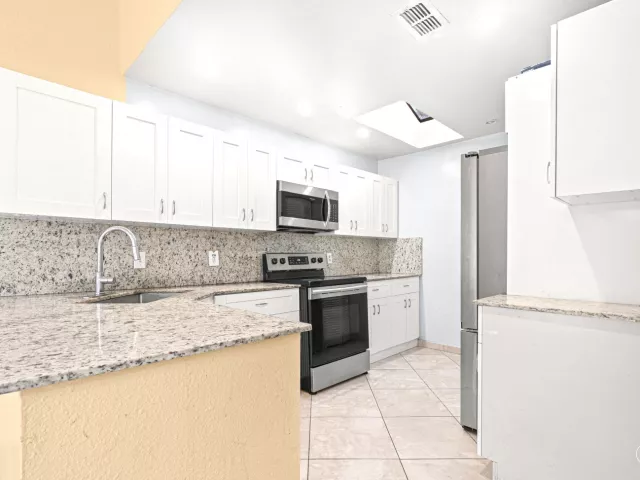 Продажа дома по адресу 4134 NW 2nd Lane - фото 9362975